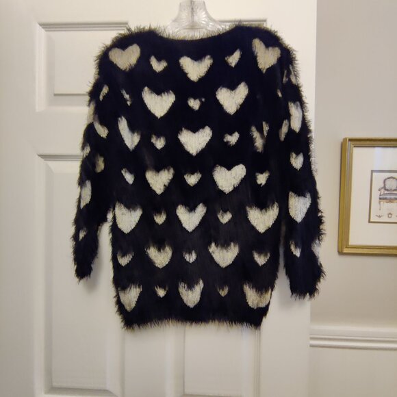 Finn & Clover SZ-S Black with Cream Hearts Sweater - Picture 4 of 6